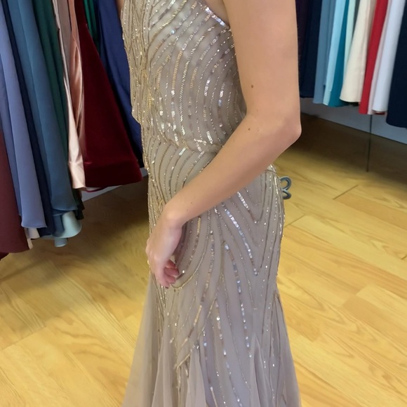 Formal gown. Never worn! - Picture 7 of 8